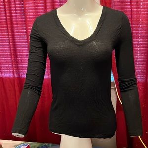 Papaya classic V-neck black long sleeve top